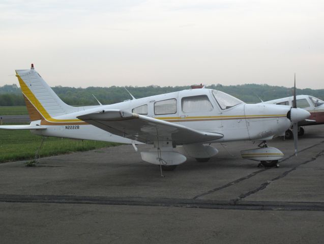 Piper Cherokee (N2222B) - This might be a difficult call sign for radio communication...