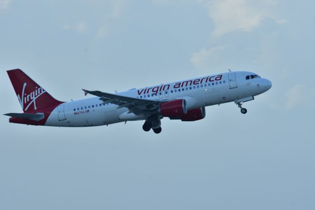 Airbus A320 (N627VA)