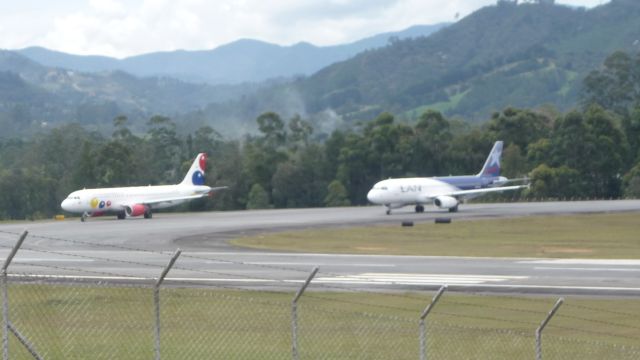 Airbus A320 (CC-CQN)