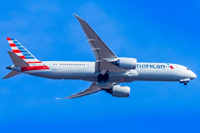 Boeing 787-9 Dreamliner (N834AA) - American Airlines 787-9 on approach to DFW on 12/28/22. Taken with a Canon R7 and Tamron 150-600 G2 lens.