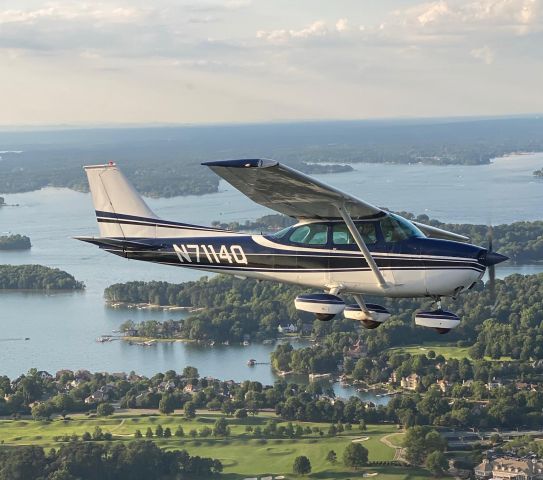 Cessna Skyhawk (N7114Q) - Flying over Lake Tillery