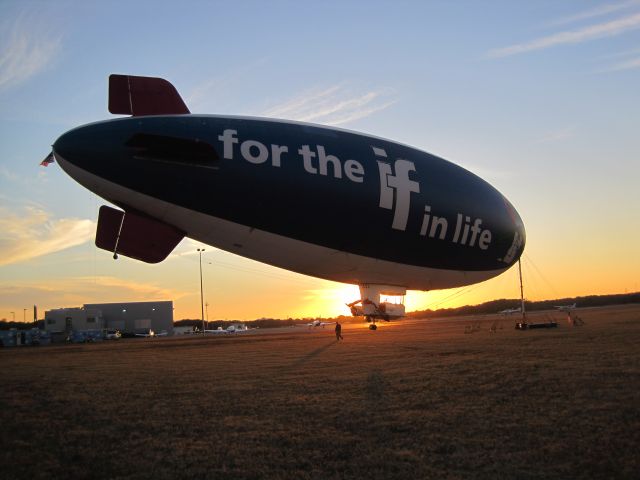 — — - Met Life Blimp parked @ KVDF