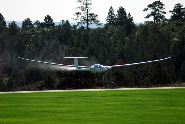 — — - USAFA glider landing for Family Weekend 2009.