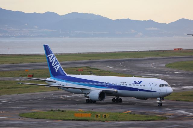 BOEING 767-300 (JA604A)