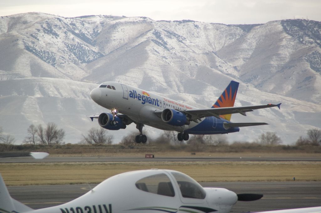 Airbus A319 (N303NV)