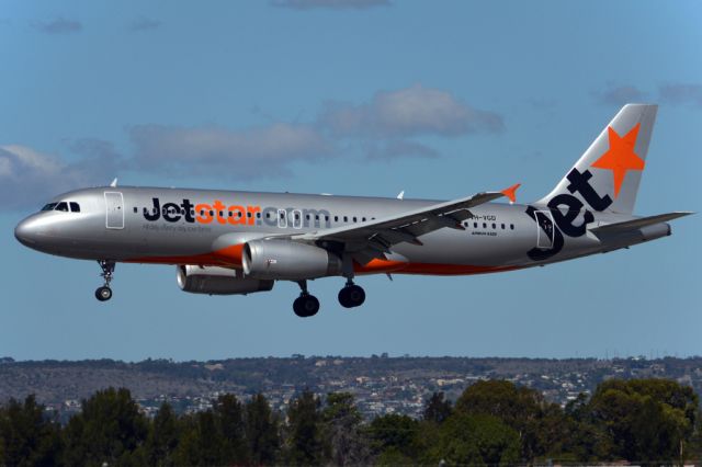 Airbus A320 (VH-VGD) - On short finals for runway 05. Monday, 14th April, 2014.