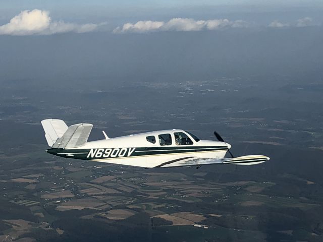 Beechcraft 35 Bonanza (N6900V)