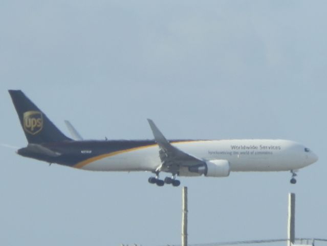 BOEING 767-300 (N350UP)