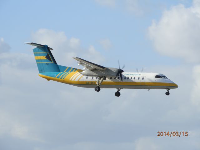 de Havilland Dash 8-300 (C6-BFH)