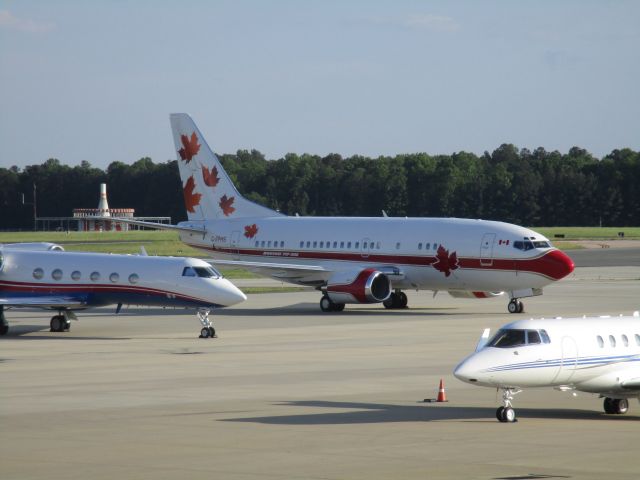 Boeing 737-500 (C-FPHS)