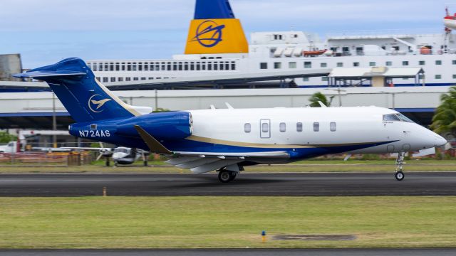 Canadair Challenger 350 (XSR724) - Departure on runway 9