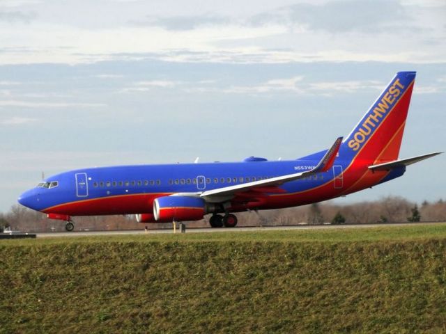 Boeing 737-700 (N553WN)