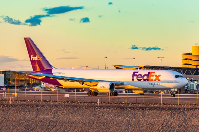 BOEING 767-300 (N164FE) - FedEx 767-300 taxiing at PHX on 12/13/22. Taken with a Canon R7 and Tamron 70-200 G2 lens.