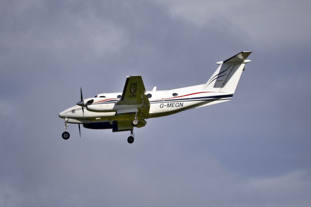 Beechcraft Super King Air 200 (G-MEGN) - DRAGONFLY AVIATION SERVICES LTD -  KING AIR B200 (G-MEGN ) (Photo Apr 2017)