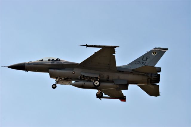 Lockheed F-16 Fighting Falcon (N93709) - F-16 from Luke at Portland Field