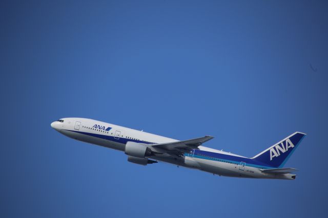 Boeing 777-200 (JA705A)