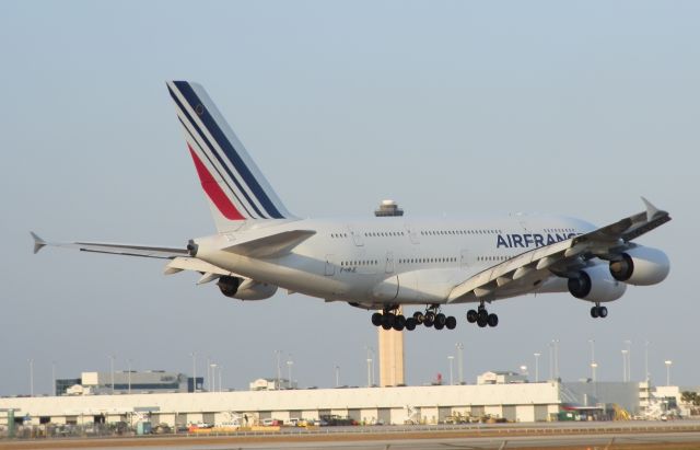 Airbus A380-800 (F-HPJE) - This AirFrance A380 Seems to be hovering "In mid-air"Prior to landing!