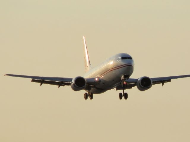 BOEING 737-400 (N745VA)