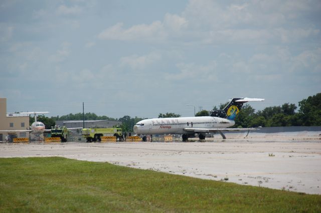 BOEING 727-200 (N69742)