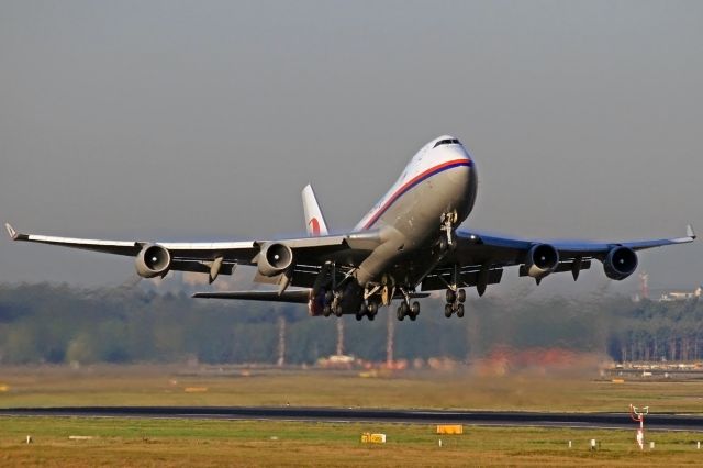 Boeing 747-400 (9M-MPR) - old collection 2011, with old colour. taken with my old cam!