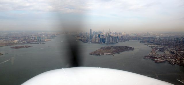 Cessna Cutlass RG (N612DF) - Along the Hudson river.