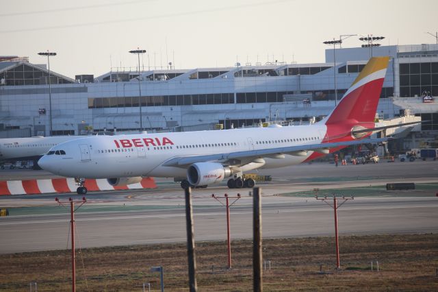 Airbus A330-200 (EC-MLB)