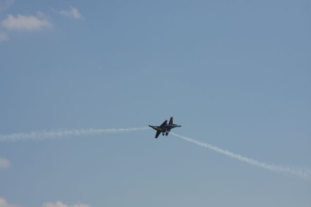 — — - BLUE ANGELS TUSCALOOSA AIR SHOW 2009.