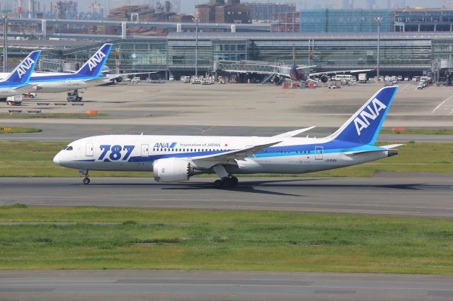 Boeing 777-200 (JA816A)