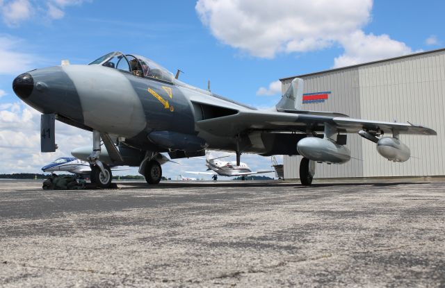 Hawker Hunter (N341AX)