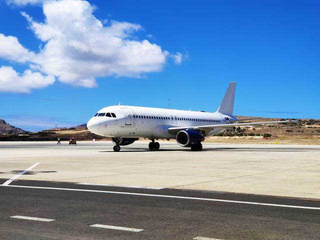 Airbus A320 (CS-TRO)