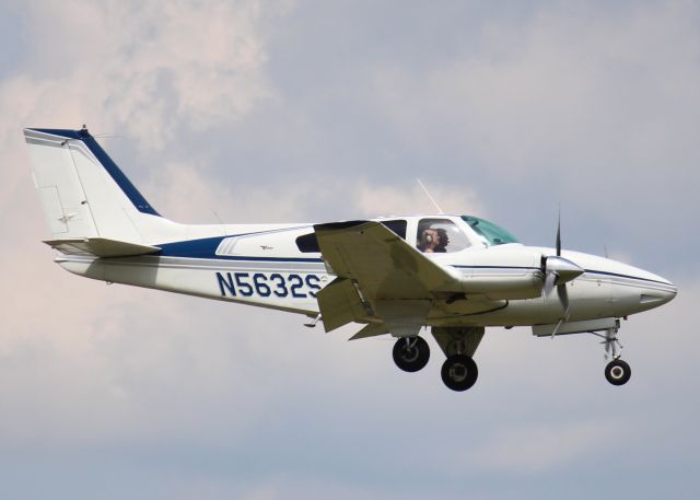 Beechcraft 55 Baron (N5632S) - At Downtown Shreveport. 1966 Beech 95-C55