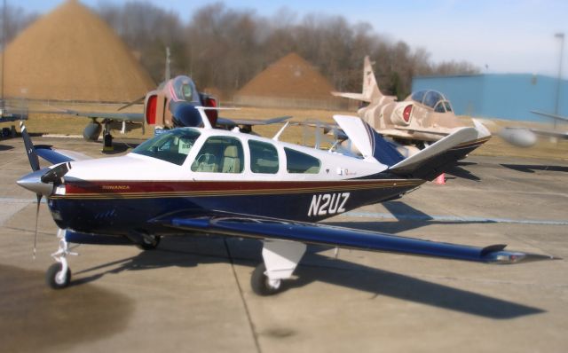 Beechcraft 35 Bonanza (N2UZ)