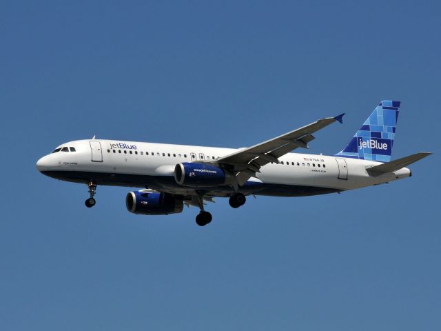 Airbus A320 (N766JB)