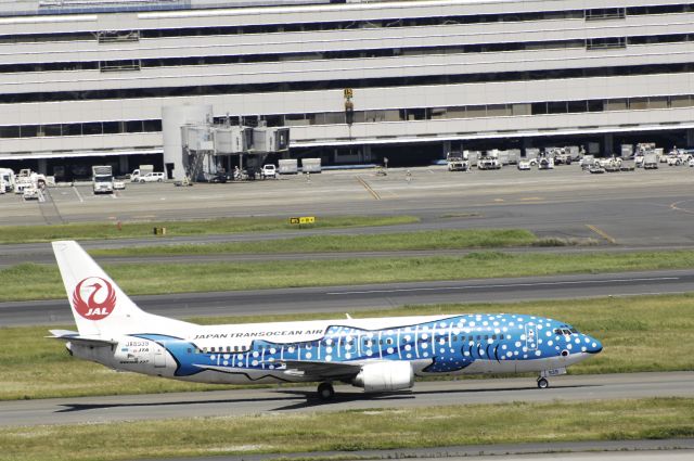 BOEING 737-400 (JA8939) - Taxing at Tokyo-Haneda Intl Airport on 2016/05/13