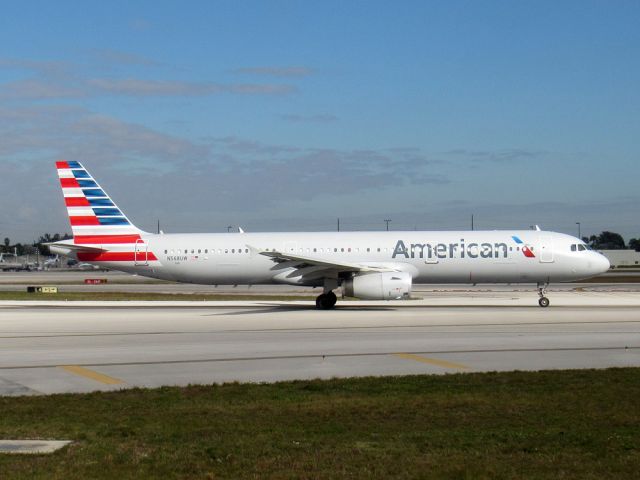 Airbus A321 (N568UW)