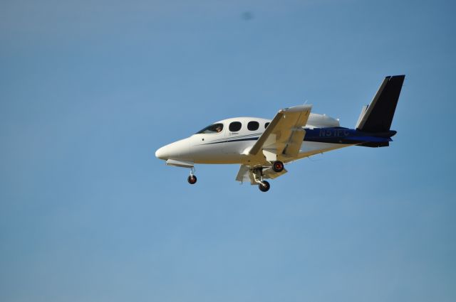 Cirrus Vision SF50 (N51FC)