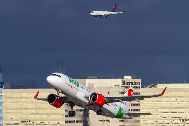 Airbus A320 (XA-VIS)