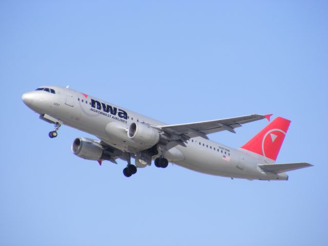 Airbus A320 (N327NW)