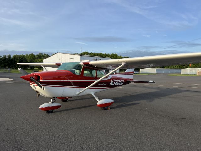 Cessna Skyhawk (N3905Q)