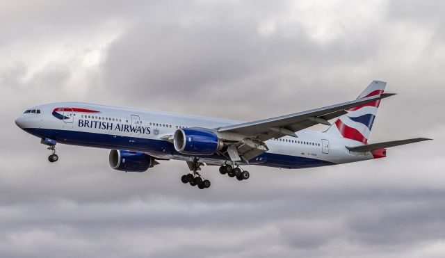 Boeing 777-200 (G-YMMA)