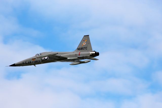 Northrop RF-5 Tigereye (N685TC) - Fast Pass along the Flight Line.