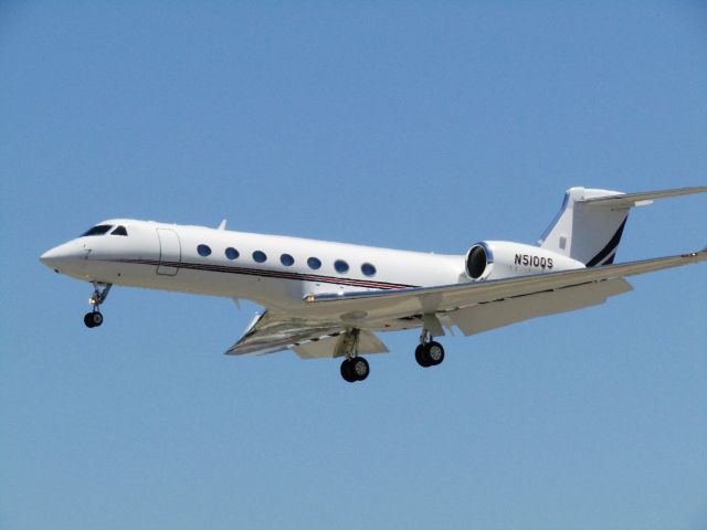 Gulfstream Aerospace Gulfstream V (N510QS) - Landing RWY 30