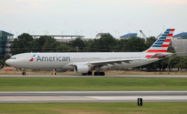 Airbus A330-300 (N274AY)