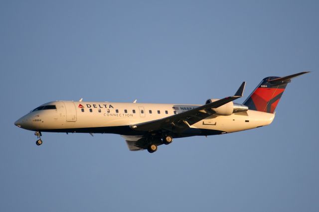 Canadair Regional Jet CRJ-200 (N8884E)