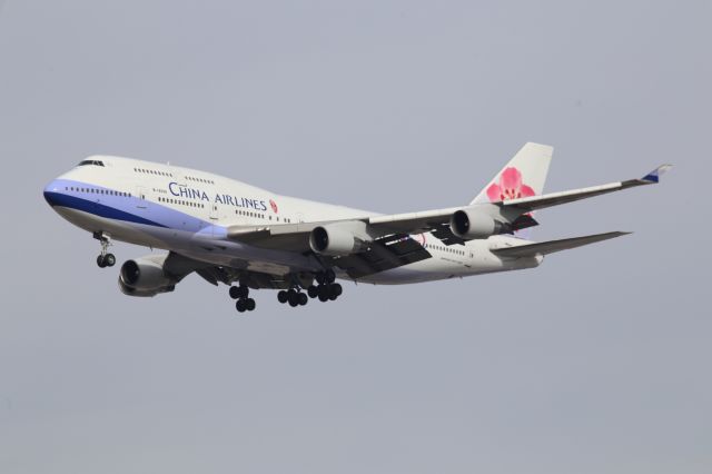 Boeing 747-400 (B-18208)