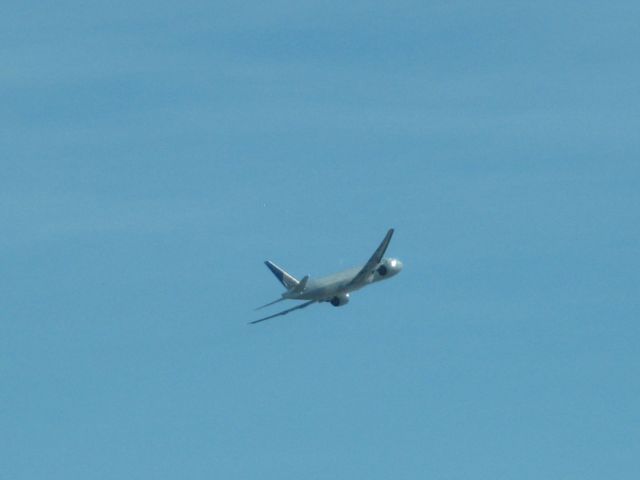 Boeing 777-200 —