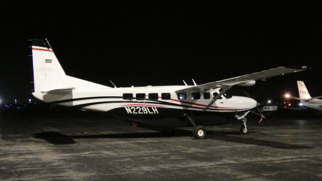 Cessna Caravan (N229LH) - Nice Grand Caravan at Signature Flight Support ðð