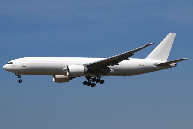 BOEING 777-200LR (A6-DDF)