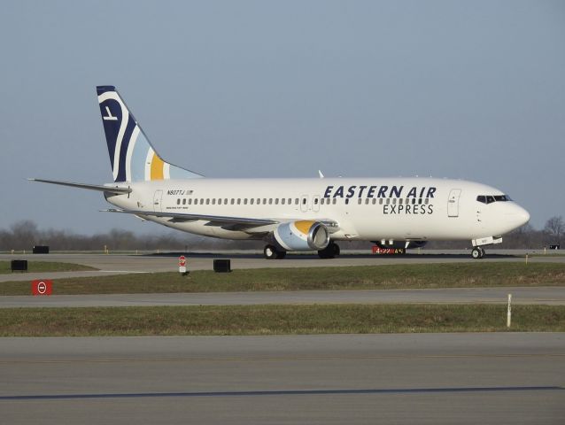 BOEING 737-400 (N807TJ)