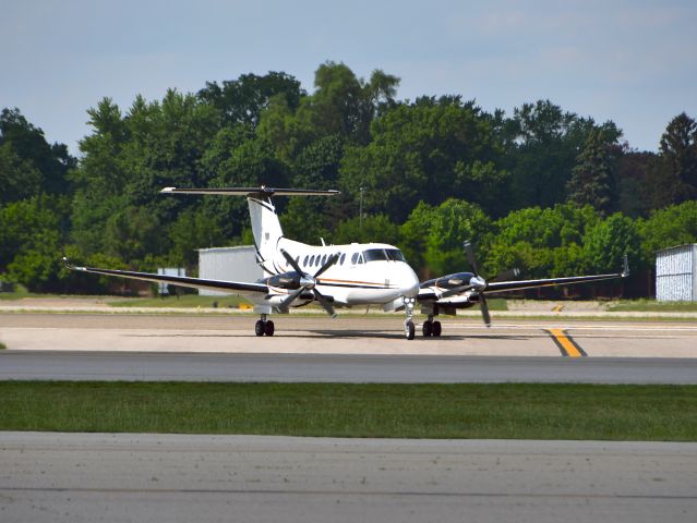 Beechcraft Super King Air 350 (N86VP) - Beech King Air 350i N86VP in Oakland County Airport